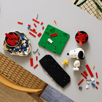 LEGO® Ideas Peanuts: Snoopy's Doghouse, Set 21368