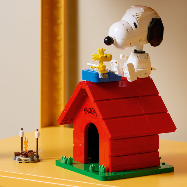 LEGO® Ideas Peanuts : La niche de Snoopy, Ensemble 21368