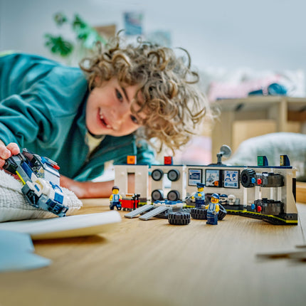 Lego 60457 Le garage de personnalisation de voitures de police