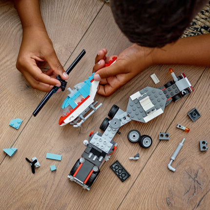 Lego Creator 31146 Le camion à plateforme avec un hélicoptère
