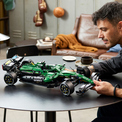 Lego Technic 42240 La voiture de F1® Aston Martin Aramco AMR25