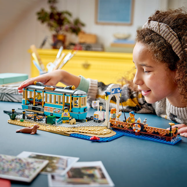 LEGO® City Le tramway de bord de mer, Jouets de train 60506