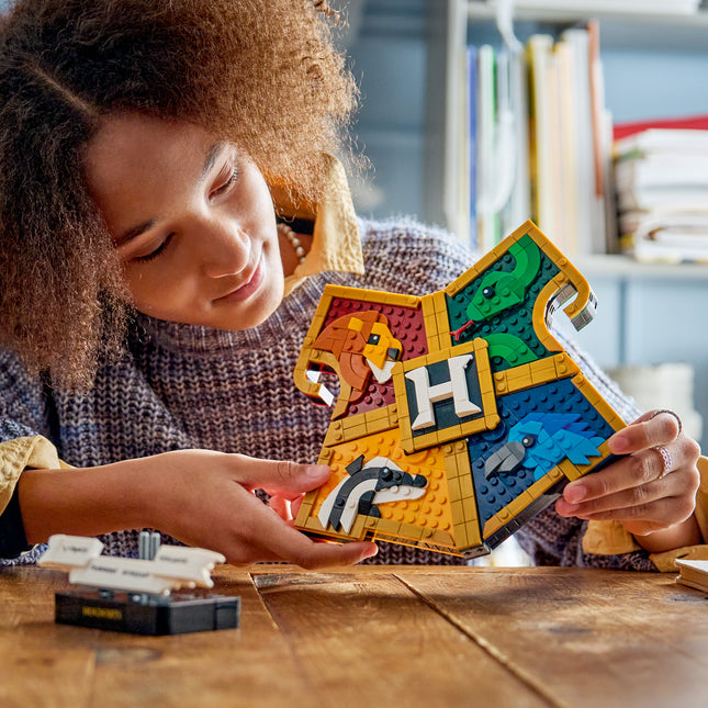LEGO® Harry Potter™ Le Blason de Maison de Poudlard, Jouet 76462