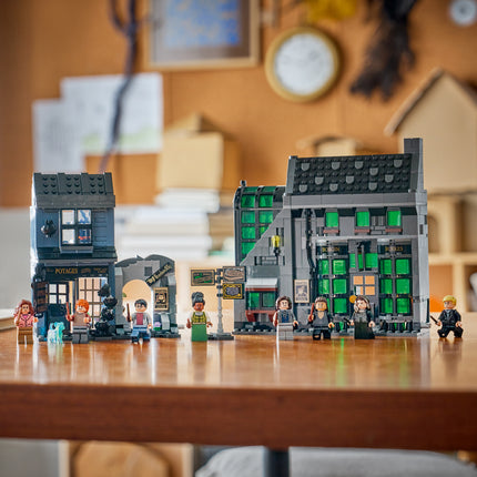 LEGO® Harry Potter™ Diagon Alley Weasleys' Wizard Wheezes 76471