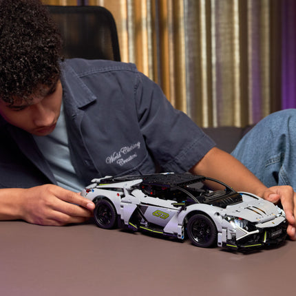 Lego Technic 42214 Lamborghini Revuelto super sports car