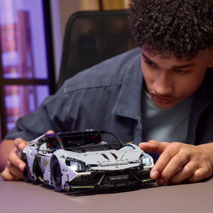 Lego Technic 42214 Lamborghini Revuelto super sports car