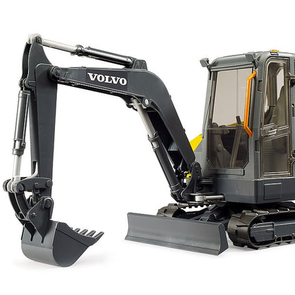 Pelleteuse compacte Volvo ECR40 - Bruder 02465