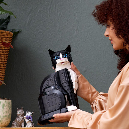 Lego ideas 21349 tuxedo cat